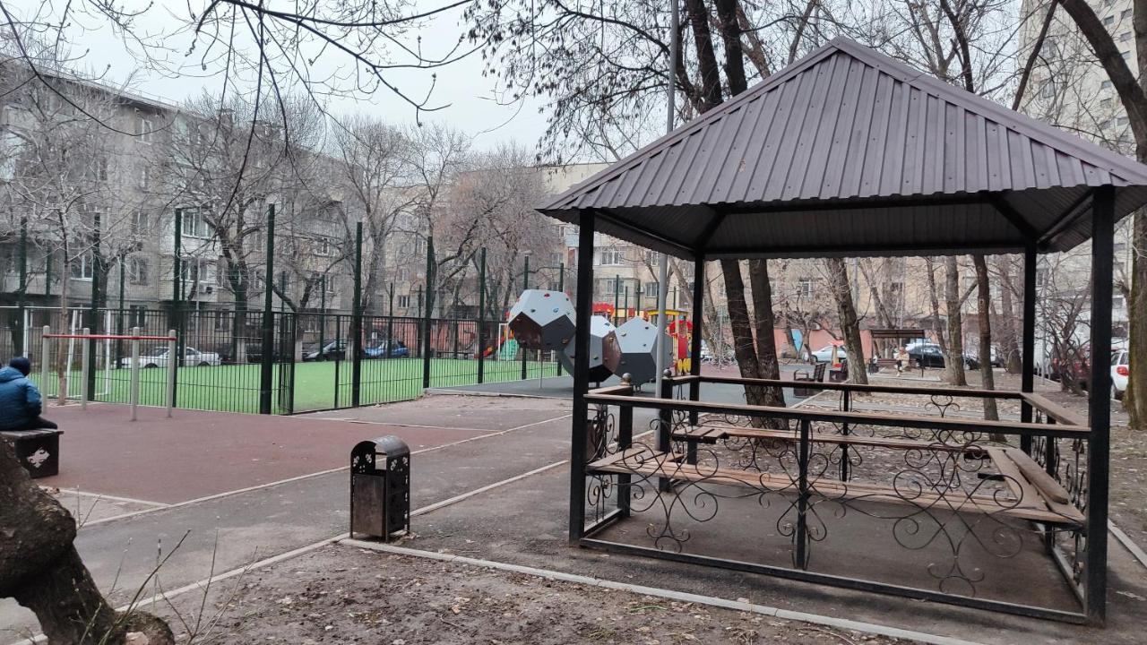 アルマトイЗолотой Квадрат 60 Кв2アパートメント エクステリア 写真