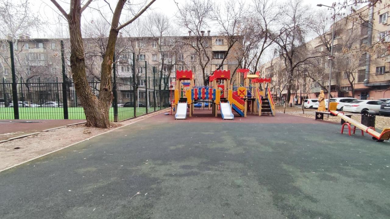 アルマトイЗолотой Квадрат 60 Кв2アパートメント エクステリア 写真