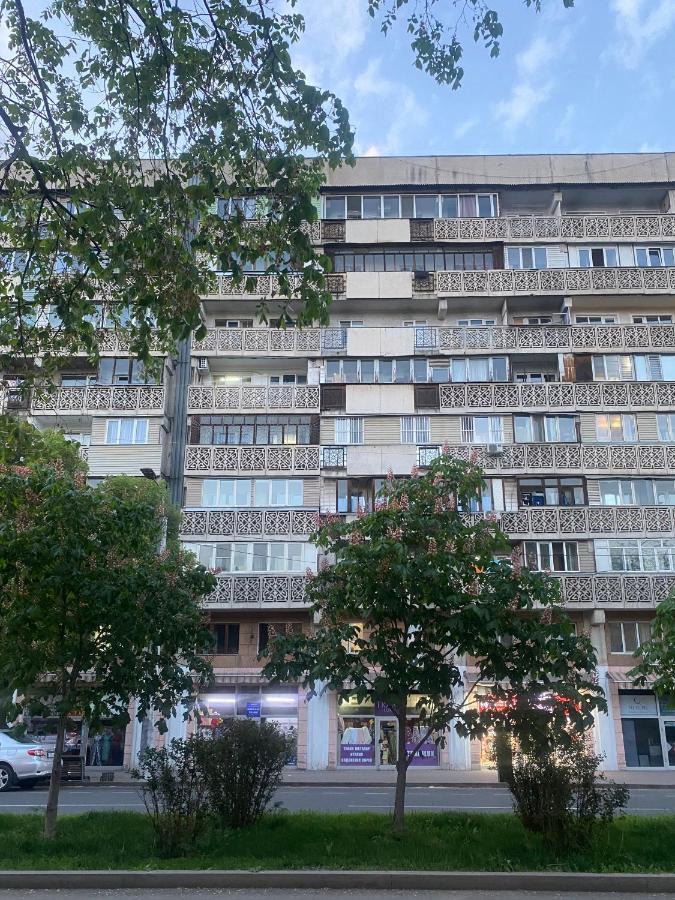 アルマトイЗолотой Квадрат 60 Кв2アパートメント エクステリア 写真